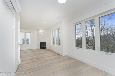 Luxury New Construction in Grymes Hill Introducing a newly - photo 4