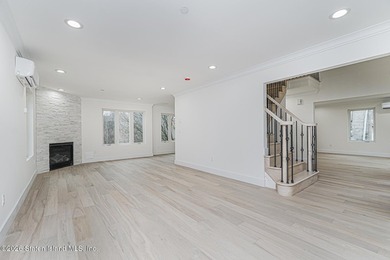 Luxury New Construction in Grymes Hill Introducing a newly - photo 6
