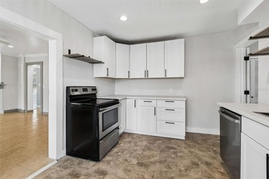 Virtually Staged. Live in the beautifully remodeled 3-bedroom - photo 8