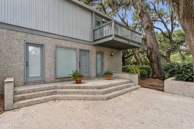 Located under beautiful live oaks in a quiet, convenient Saint - photo 1