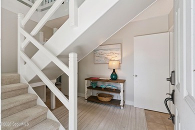 Located under beautiful live oaks in a quiet, convenient Saint - photo 3