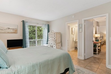 Located under beautiful live oaks in a quiet, convenient Saint - photo 9