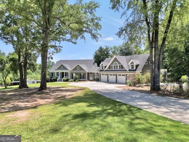 Welcome to your own beautiful estate, where luxury, cozy comfort - photo 1