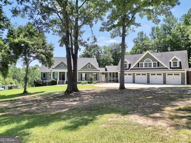 Welcome to your own beautiful estate, where luxury, cozy comfort - photo 2