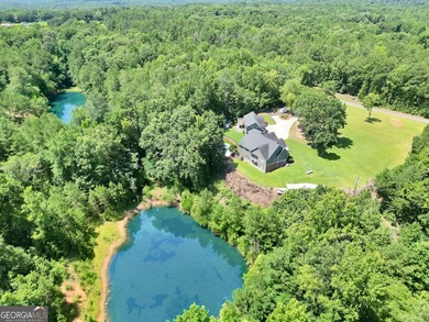 Welcome to your own beautiful estate, where luxury, cozy comfort - photo 5