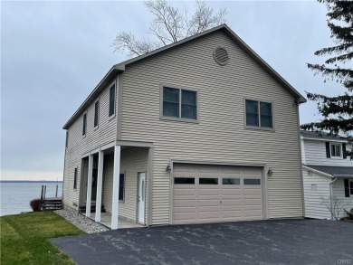 Oneida Lake Home For Sale in Cicero New York