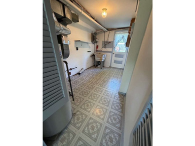 Well maintained, split-level ranch in great neighborhood. Step - photo 23