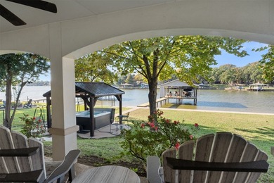 **Lakeside Retreat with Dual Masters & freshly painted - photo 2