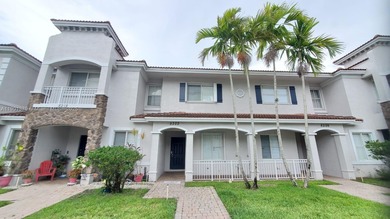 Lake Townhome/Townhouse For Sale in Miramar, Florida