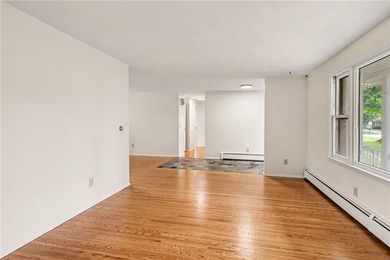 With fresh cosmetic updates throughout, 25 Gayla Dr reflects the - photo 5