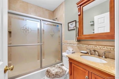 Welcome to this well-maintained 3-bedroom, 1-bathroom home - photo 15