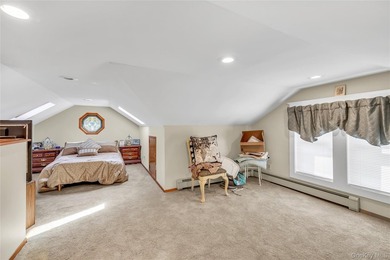 Welcome to this well-maintained 3-bedroom, 1-bathroom home - photo 17