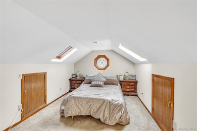 Welcome to this well-maintained 3-bedroom, 1-bathroom home - photo 18