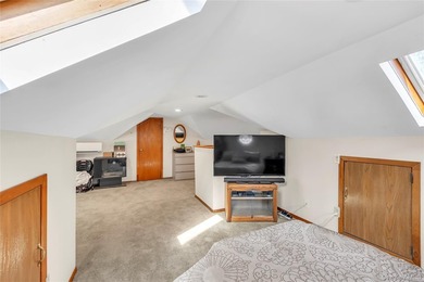 Welcome to this well-maintained 3-bedroom, 1-bathroom home - photo 20