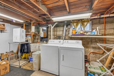 Welcome to this well-maintained 3-bedroom, 1-bathroom home - photo 21