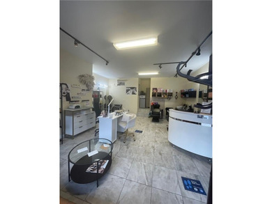 Exceptional opportunity to own a fully operating, turn-key - photo 2