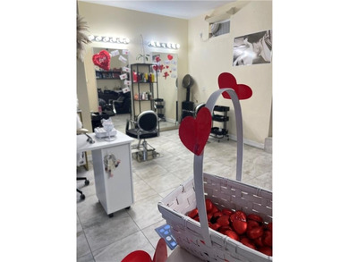 Exceptional opportunity to own a fully operating, turn-key - photo 4