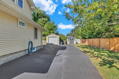 Welcome to this well-maintained 3-bedroom, 1-bathroom home - photo 26