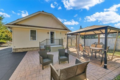 Welcome to this well-maintained 3-bedroom, 1-bathroom home - photo 28