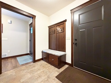 Welcome to this beautifully maintained 3-bedroom, 3-bath twin - photo 3