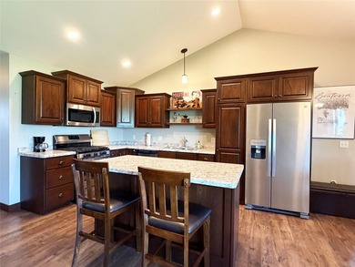 Welcome to this beautifully maintained 3-bedroom, 3-bath twin - photo 5