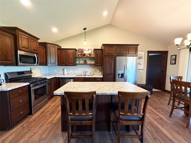Welcome to this beautifully maintained 3-bedroom, 3-bath twin - photo 6