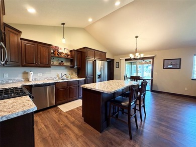 Welcome to this beautifully maintained 3-bedroom, 3-bath twin - photo 7