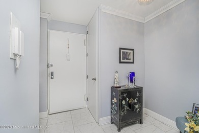 Welcome to 1000 Clove Road, Manhattan style living in this - photo 9