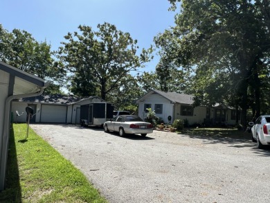 Lake Taneycomo Home For Sale in Hollister Missouri