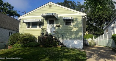 This well-maintained, cozy ranch-style home offers 3 bedrooms - photo 1