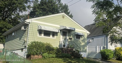 This well-maintained, cozy ranch-style home offers 3 bedrooms - photo 2