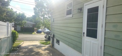 This well-maintained, cozy ranch-style home offers 3 bedrooms - photo 3
