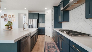 Stunning two-story home in quiet Ridge View Estates, Salem - photo 13