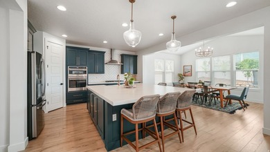 Stunning two-story home in quiet Ridge View Estates, Salem - photo 14