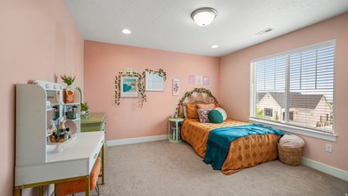 Stunning two-story home in quiet Ridge View Estates, Salem - photo 18