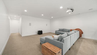 Stunning two-story home in quiet Ridge View Estates, Salem - photo 25