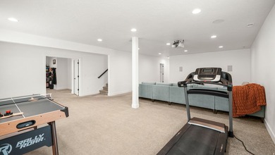 Stunning two-story home in quiet Ridge View Estates, Salem - photo 28