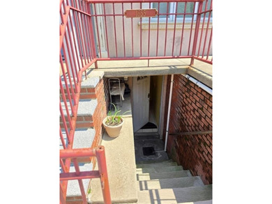 Rare opportunity! Oversized brick two-family home measuring 20' - photo 10