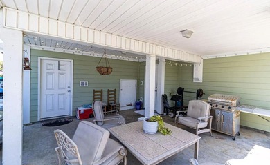 Exceptional income producing opportunity just two blocks from