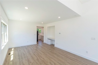 Experience the perfect blend of modern design and lakeside - photo 6