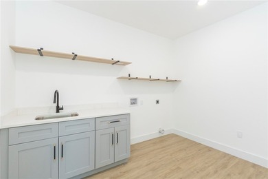 Experience the perfect blend of modern design and lakeside - photo 10