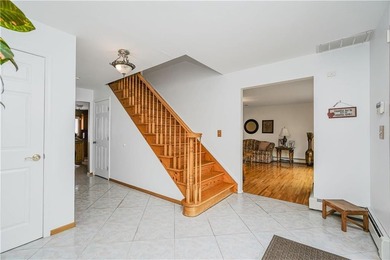 Welcome to 9 Prague Court, an extraordinary custom residence - photo 5