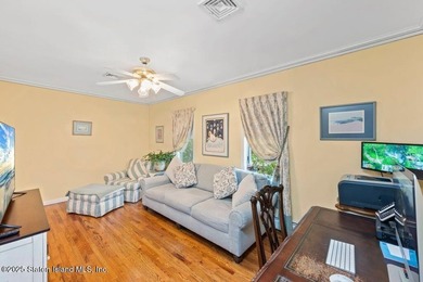 MODERN ELEGANCE WITH WINTER VIEW,LOCATED IN A QUIET STREET WHICH - photo 9