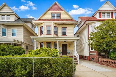 Prime Dyker Heights area, Large 1 Family on a 31 x 100 Lot - photo 2