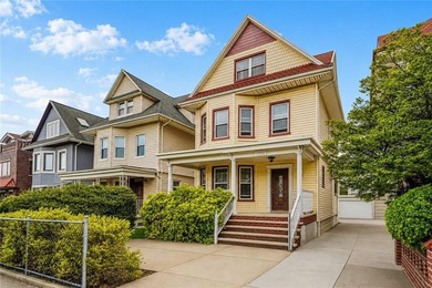 Prime Dyker Heights area, Large 1 Family on a 31 x 100 Lot - photo 3