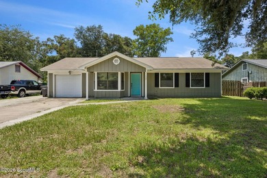 NO HOA, NO FLOOD ZONE AND FENCED BACKYARD!Move-in ready and - photo 3