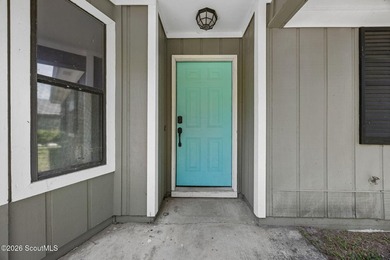 NO HOA, NO FLOOD ZONE AND FENCED BACKYARD!Move-in ready and - photo 4