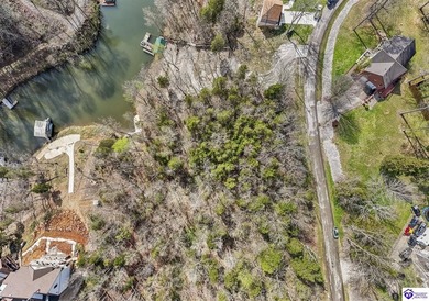 UNDER CONTRACT W/72 hr first right of refusal. Tucked away in a - photo 8