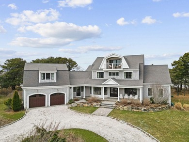 This beautiful Coastal New England / Nantucket-style home - photo 1