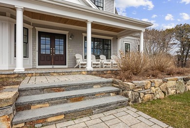 This beautiful Coastal New England / Nantucket-style home - photo 2